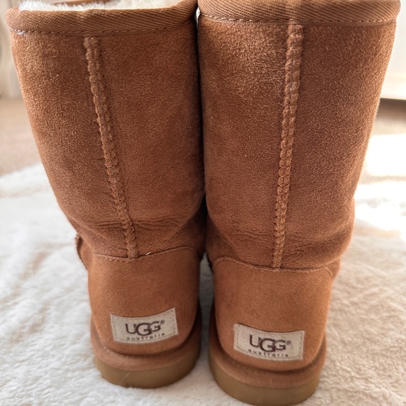 UGG Australia Classic short boots Size 8 - Picture 4 of 6